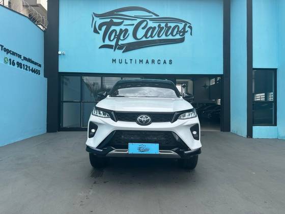 TOYOTA HILUX SW4 2.8 D-4D TURBO DIESEL DIAMOND 7L 4X4 AUTOMÁTICO